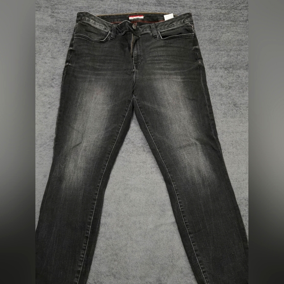 Tommy Hilfiger women's Black Skinny Jeans with a Vintage Look - Picture 1 of 5